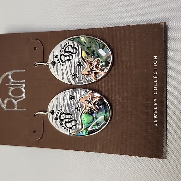 Footprints in the Sand Silver and Ablony Dangle Oval Earrings - Picture 2 of 6